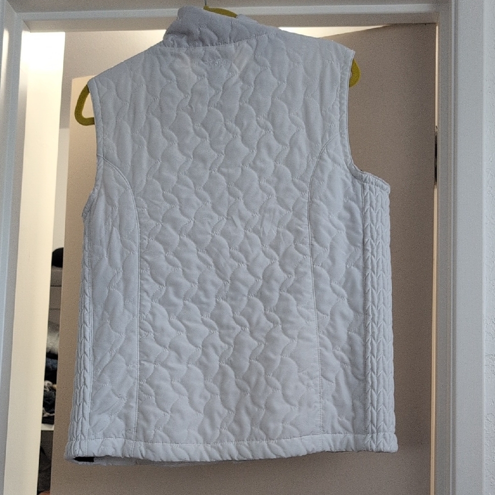 Women's White Quilted Vest - Picture 2 of 3